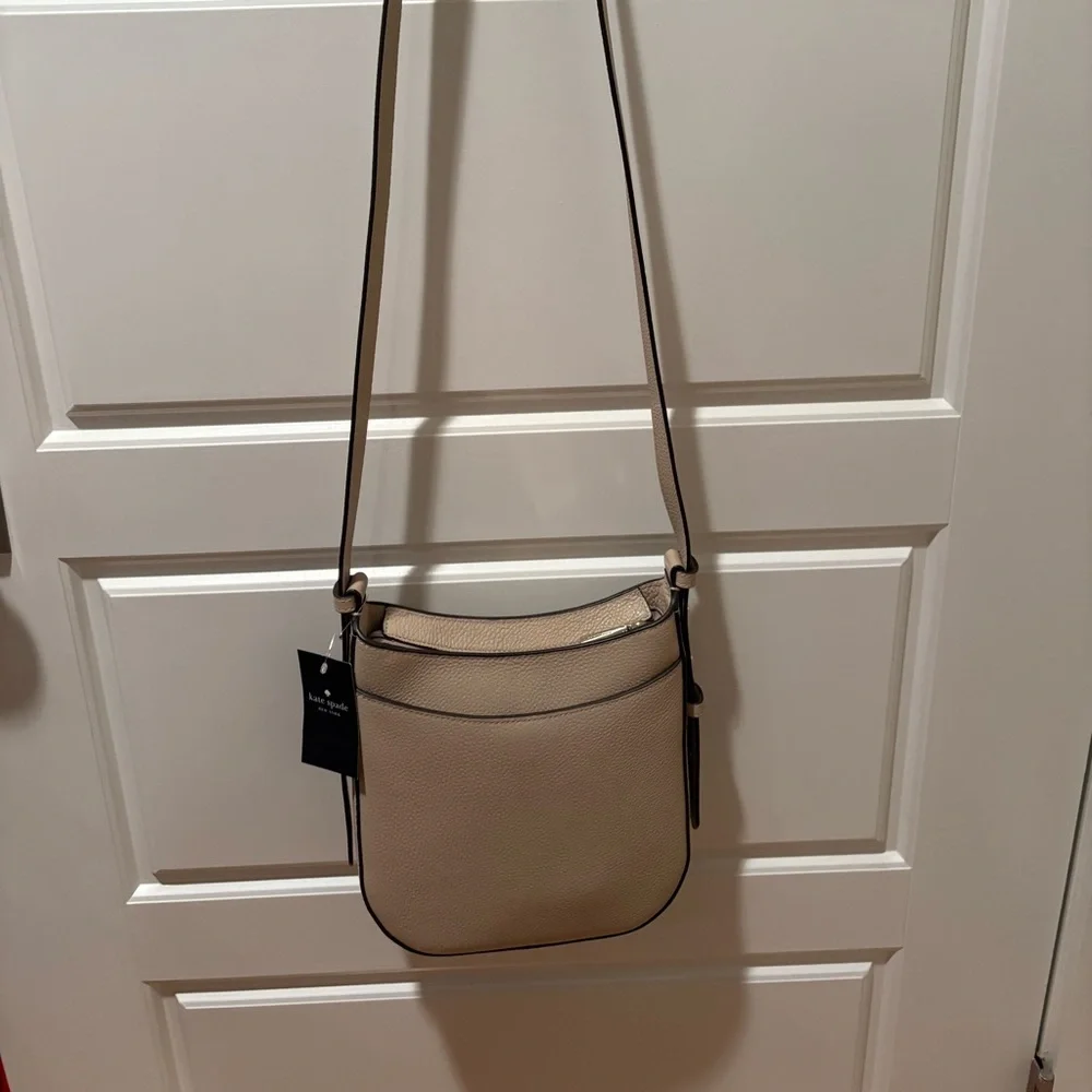 NWT Kate Spade Leila Pebbled Leather Crossbody Bag in Light Sand